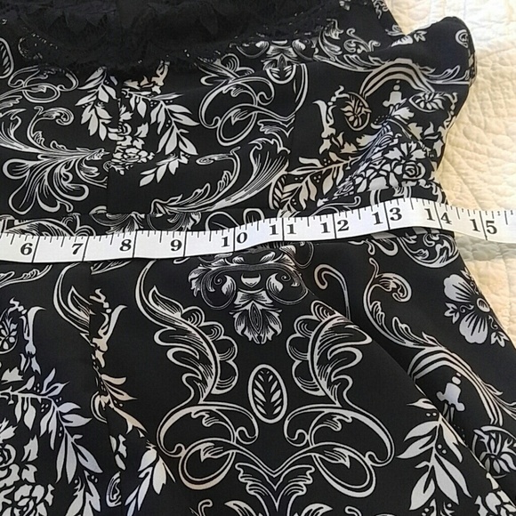 - Forever 21 black & white dress Lace S - Picture 5 of 5